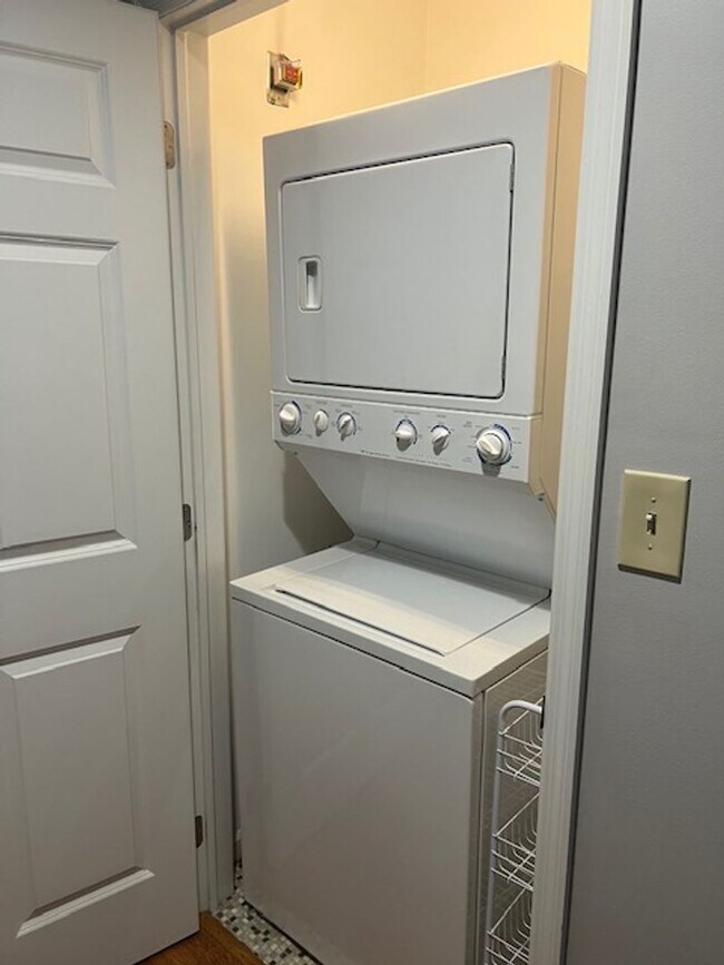 Building Photo - 160_WALL