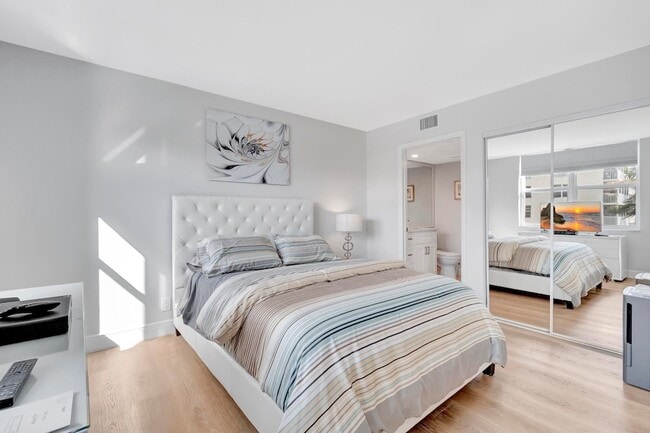 Building Photo - 1 Harbourside Dr