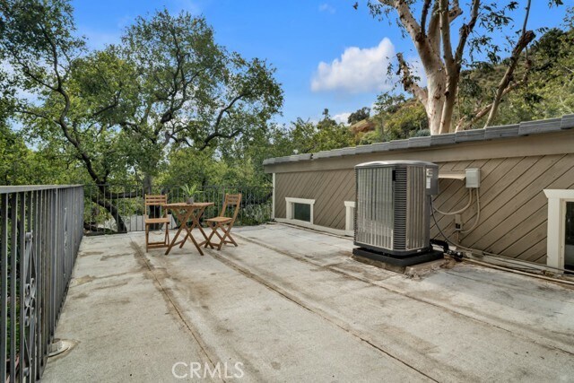 Building Photo - 850 Country Club Dr