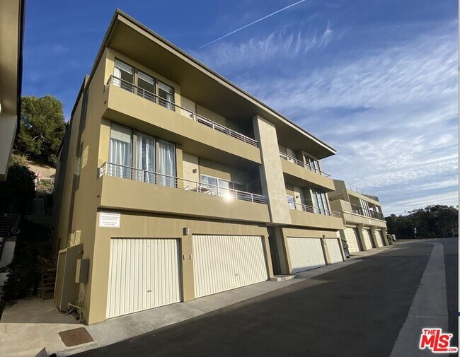 Building Photo - 18065 Coastline Dr