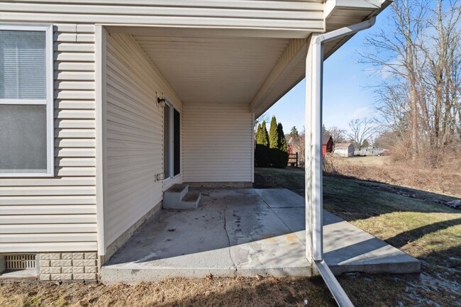 Building Photo - Large 3 Bed 2 Bath ranch for rent