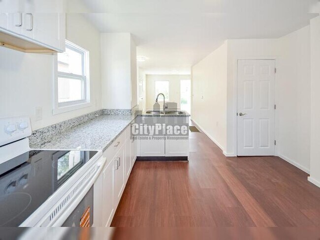 Building Photo - 227 S Dearborn St