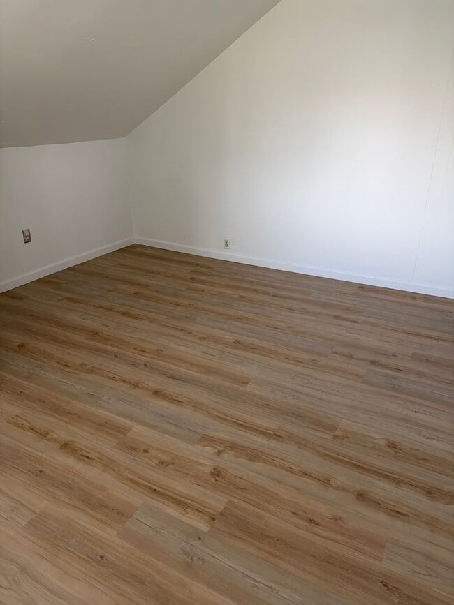 Building Photo - Newly Remodeled One Bedroom Apartment in Newberg