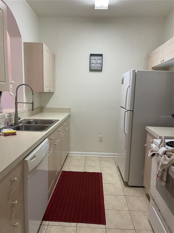 Building Photo - 2306 Silver Palm Dr