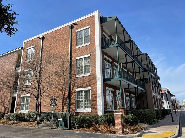 Building Photo - 415 E Romana St