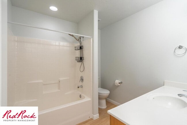 Building Photo - 4 Bedroom in Amber Estates - Newer LVP Flooring throughout home!