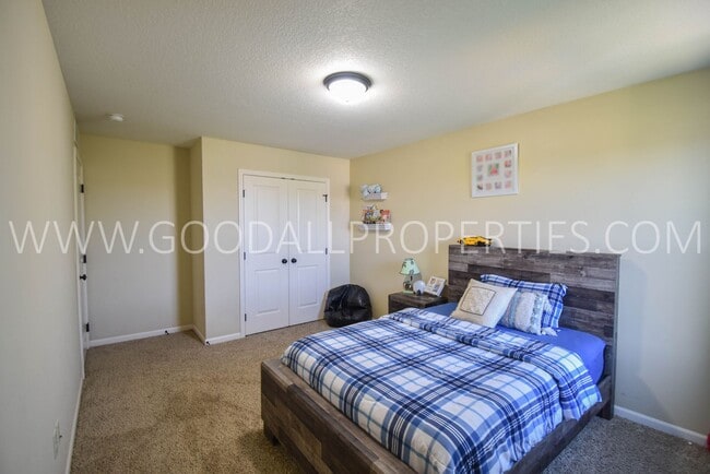 Building Photo - 5 Bedroom Home with Fenced Yard, and 3 Car Garage in Waukee
