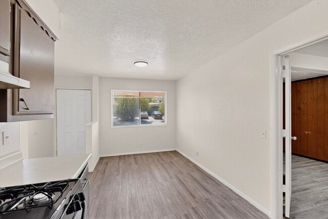 Building Photo - NE House 3/bd 1.75/ba 1/cg