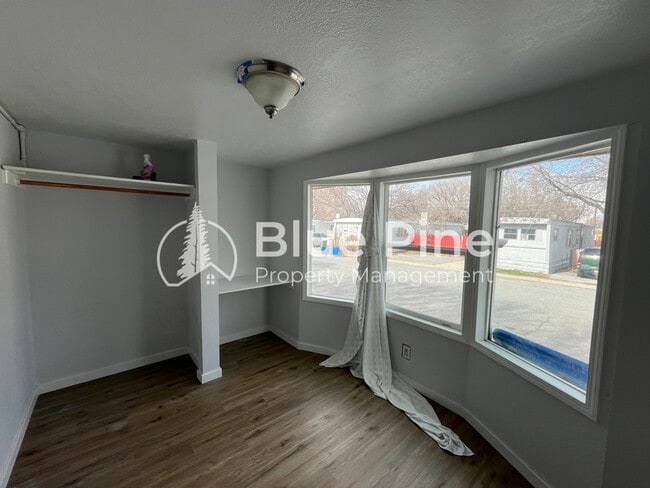 Building Photo - 925 Wilson Ave