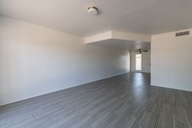 Building Photo - Brand new floor