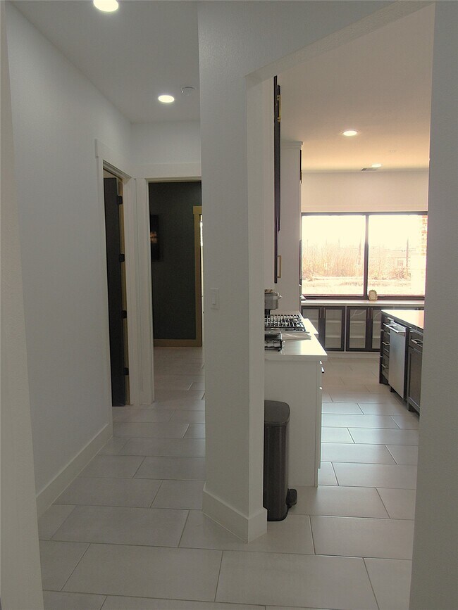 Building Photo - 51 Rd 6613