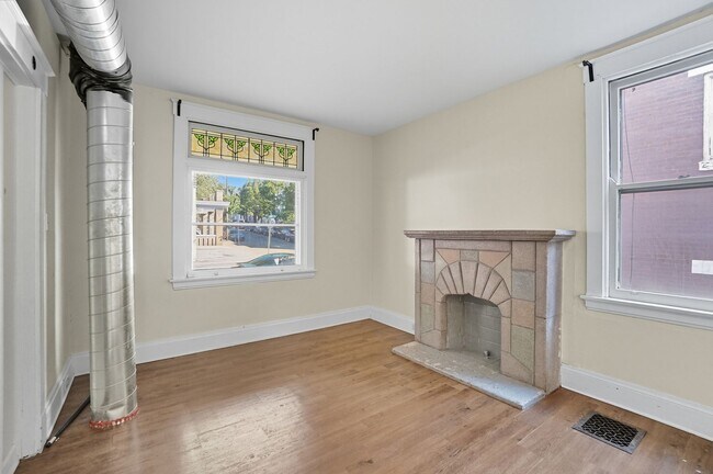 Building Photo - Emming Duplex