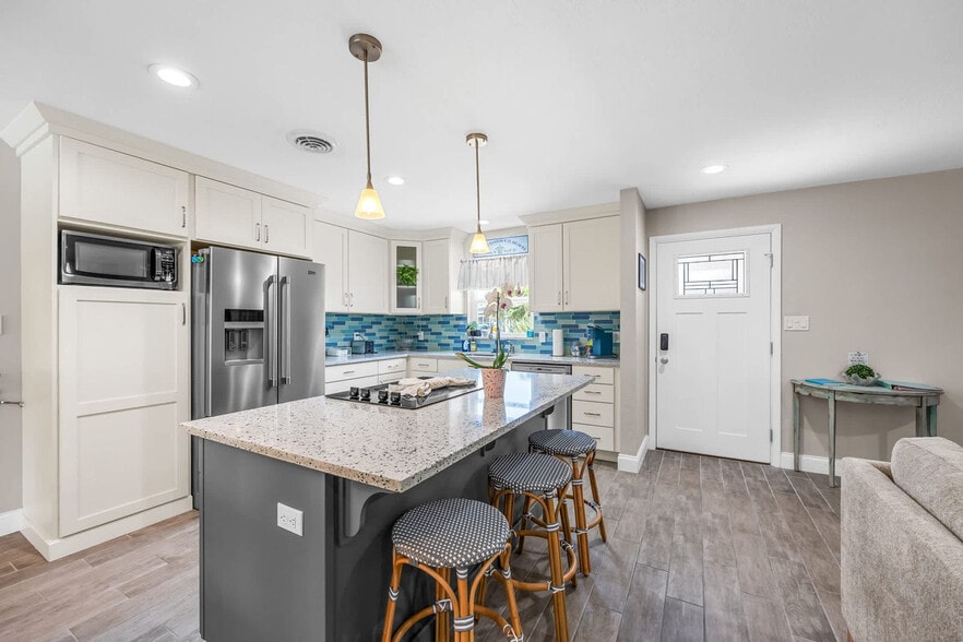 Building Photo - 128 Martin St