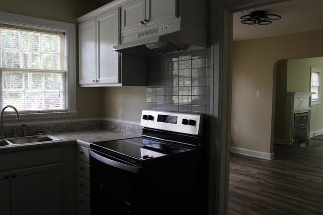 Building Photo - 1110 10th Ave