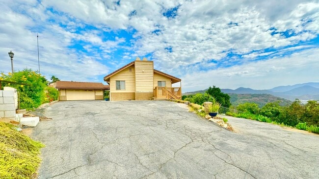 Building Photo - Beautiful Scenic Country Property with Vie...