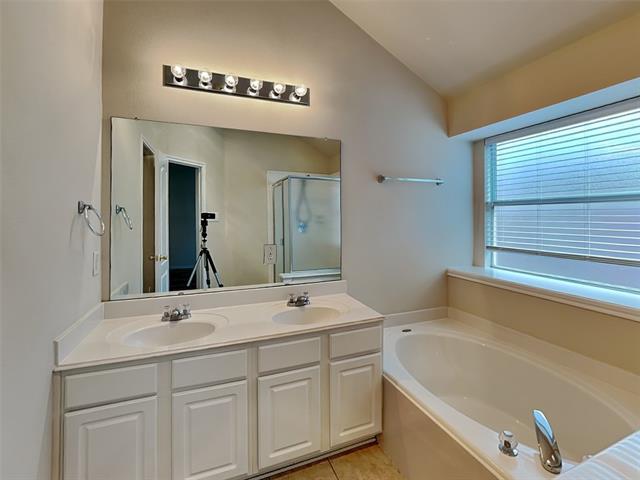 Building Photo - 1905 Sharpsbury Dr