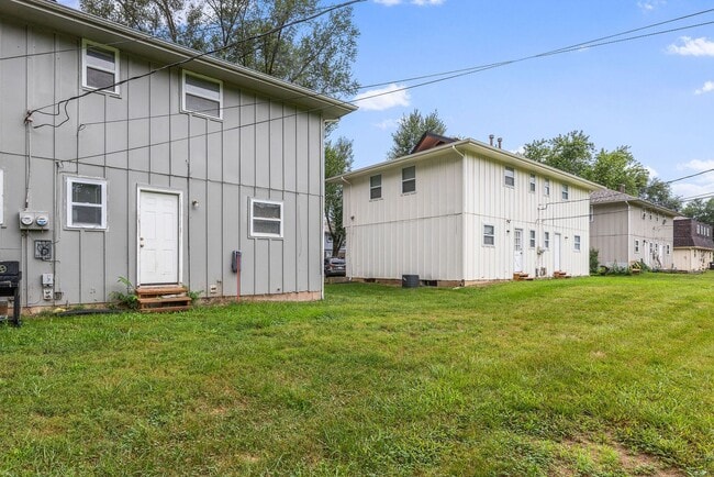 Building Photo - Spacious Belton Duplex with Full Basement—Great Location!