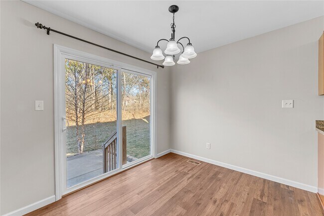 Building Photo - 467 Parkgate Dr