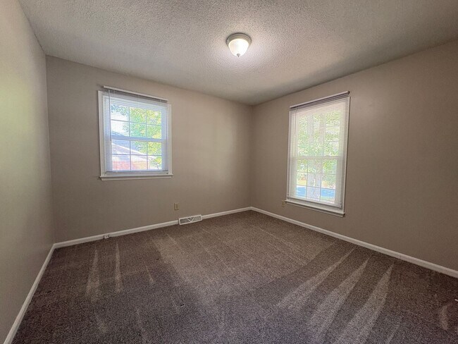 Building Photo - 304 Leland Dr