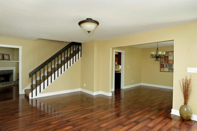 Building Photo - 1051 Chinoe Rd