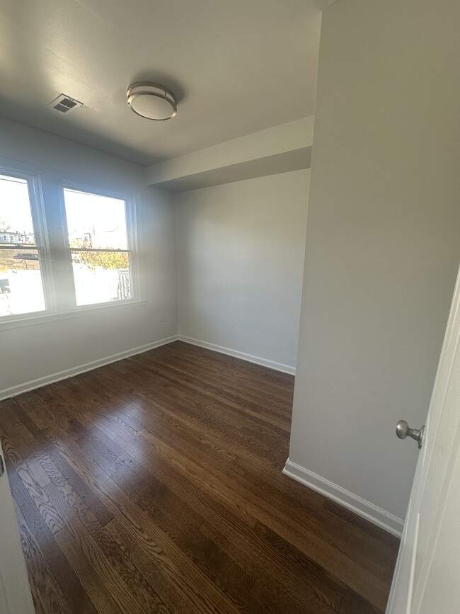 Main level Bedroom - 520 21st St NE