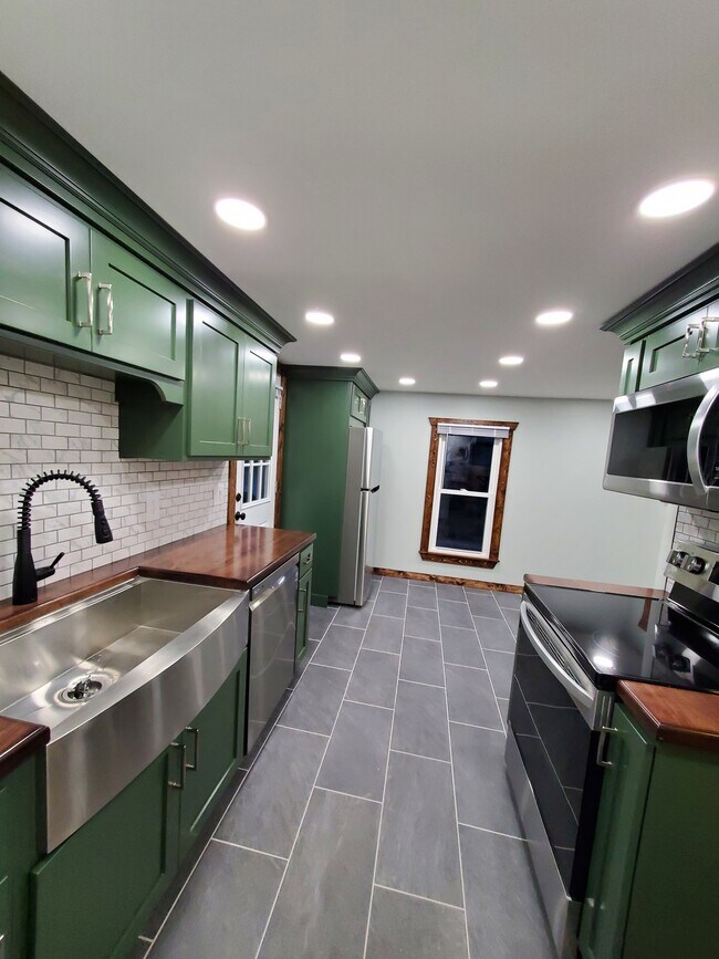 Building Photo - 189 E 2nd St