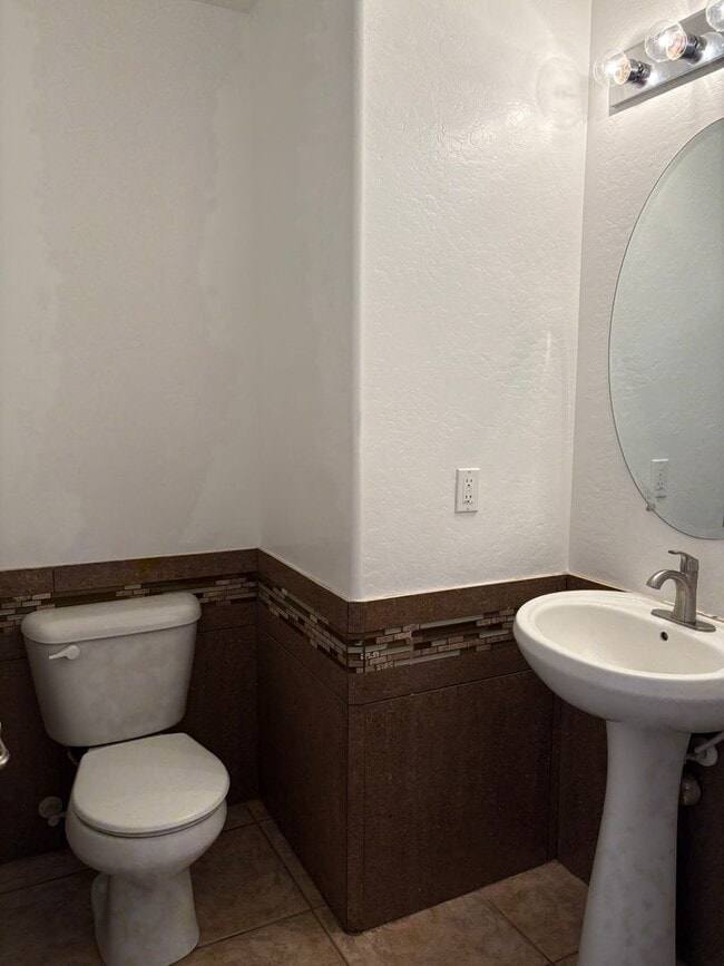 Building Photo - Beautiful 3 Bedroom Home in Camelback Ranch