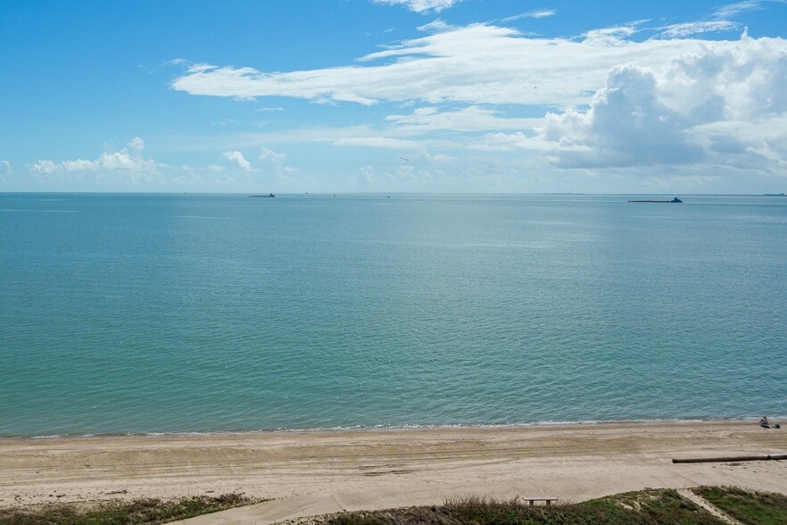 Building Photo - 4000 Surfside Blvd