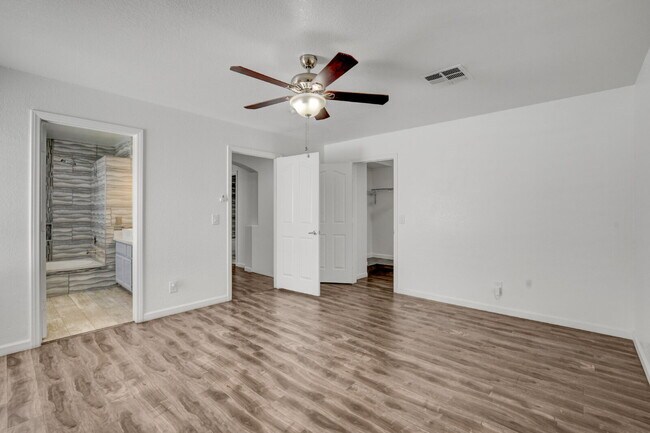 Building Photo - Recently Remodeled 3 Bedroom 2 Bathroom Town House
