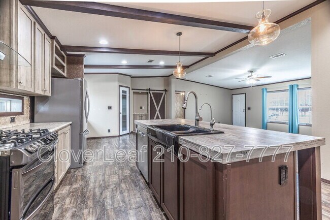 Building Photo - 413 Co Rd 6812