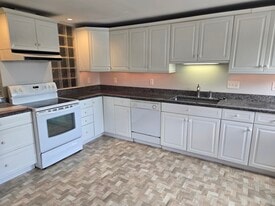 Building Photo - 302 Bonair Ave