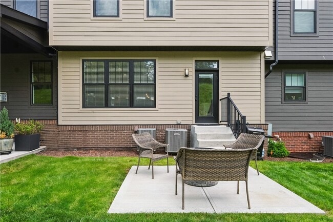 Building Photo - 349 Azalea Dr