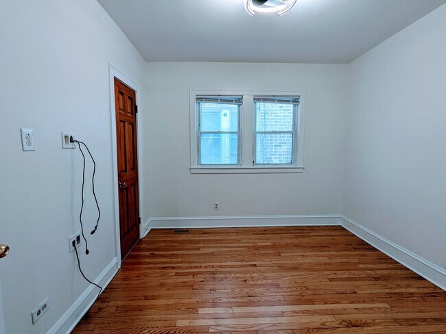 Building Photo - 834 N Kolin Ave