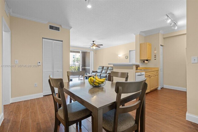 Building Photo - 6841 SW 44th St