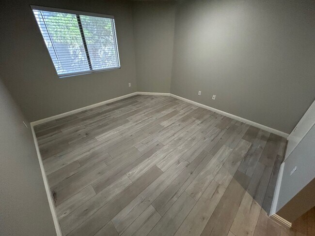Building Photo - INVITING 2 BEDROOM TOP FLOOR CONDO IN A CE...