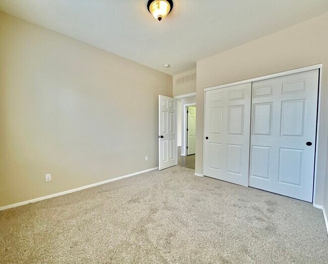 Building Photo - Fabulous 4-Bedroom Home For Rent in Goodyear!!