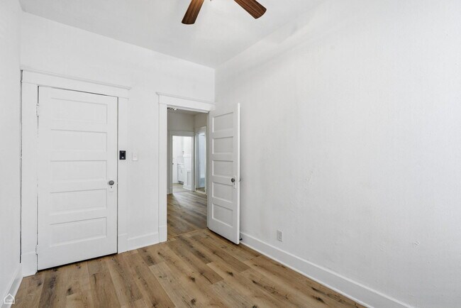 Building Photo - 107 1/2 Dean St