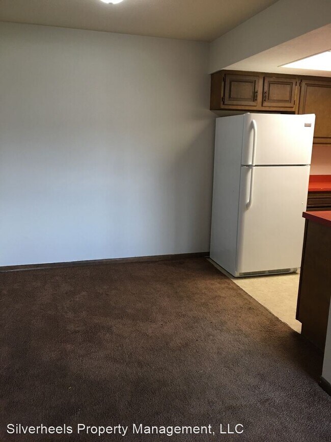 Building Photo - 807 Mitchell Ave