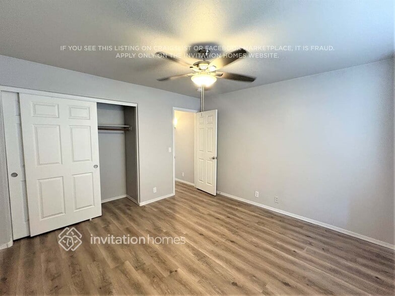 Building Photo - 8816 W Las Palmaritas Dr