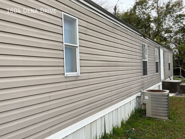 Primary Photo - 1604 Dena Dr