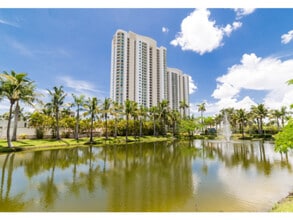 Building Photo - LVT Flooring, Cable and Internet Included!