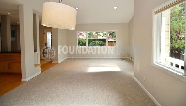 Building Photo - 133 Tiburon Blvd