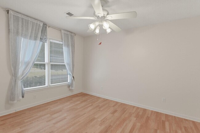 Building Photo - 100 Timberline Dr