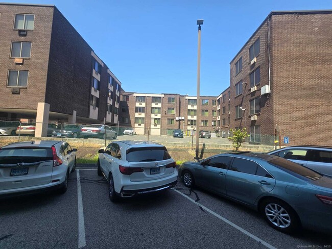 Building Photo - 1021 Asylum Ave