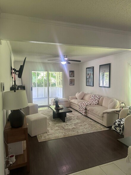 Living area - 3847 Tambark Dr