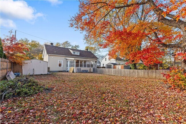 Building Photo - 41 Oak St