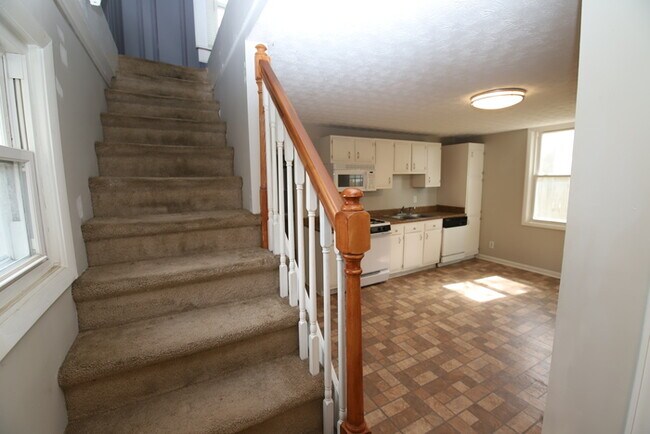 Building Photo - 603 Country Club Rd