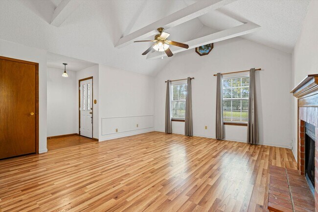 Building Photo - Charming Fairhope Home for Rent – Convenient Location & Great Outdoor Space!
