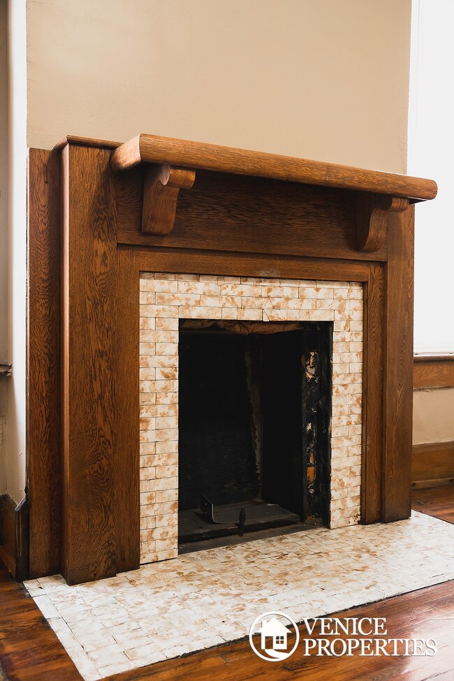 Building Photo - 2168 Summit St