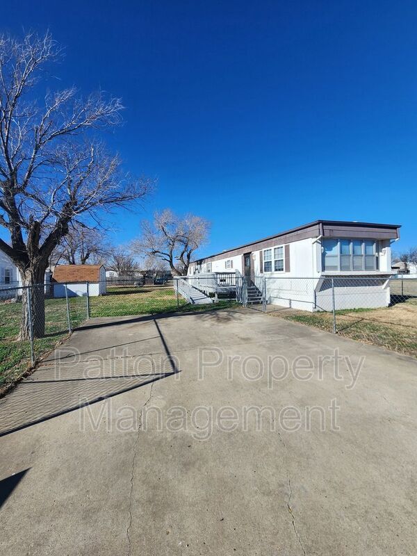 Building Photo - 1412 S Nance St